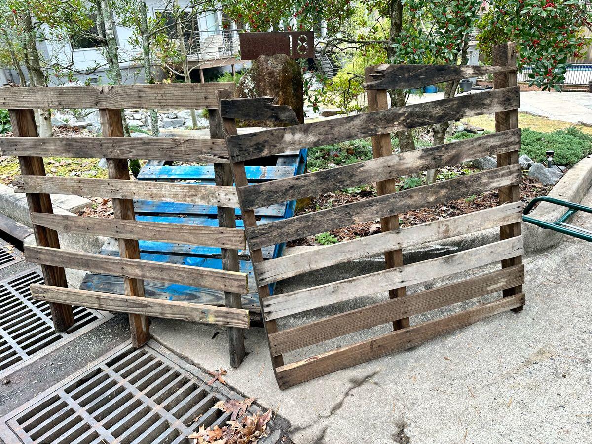 3 pallets and 2 railroad ties