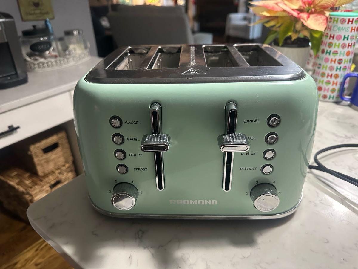 Redmond 4-Slice Toaster