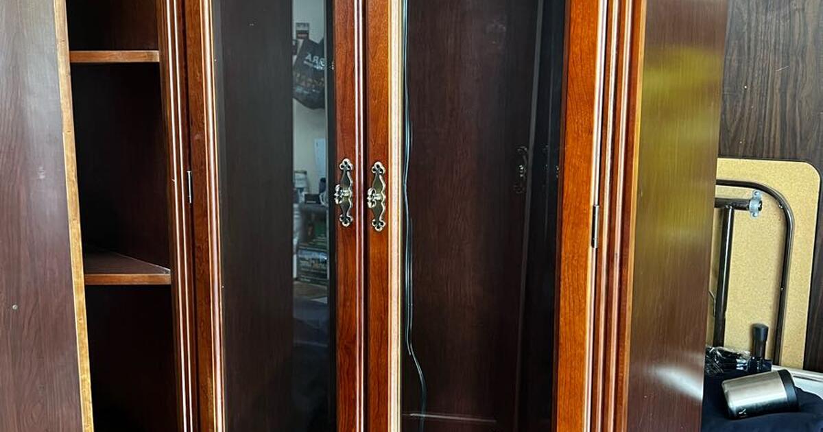 Lighted Glassdoor with corner shelves for 70 in Centennial