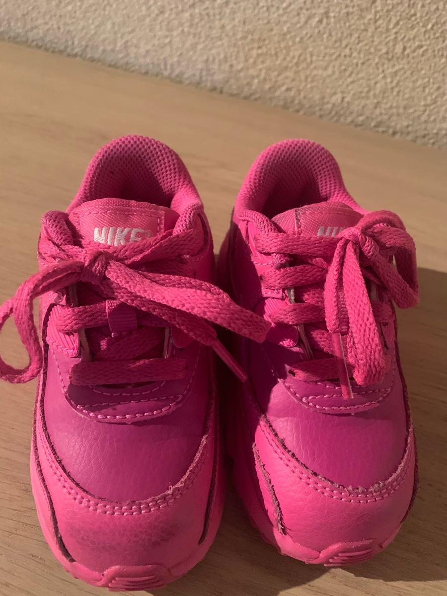 Felroze Nike Sneakers Voor 25 € In Rotterdam, ZH | Gratis/Te Koop — Nextdoor