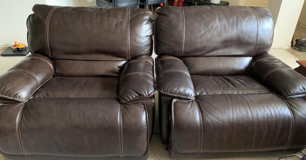 Beautiful oversized leather recliners with electric recline that can