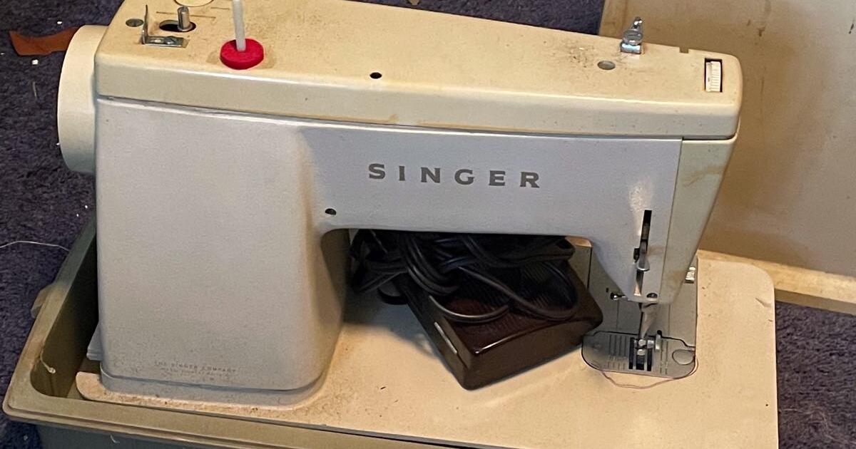 Singer Sewing Machine for Free in Portsmouth, NH For Sale & Free