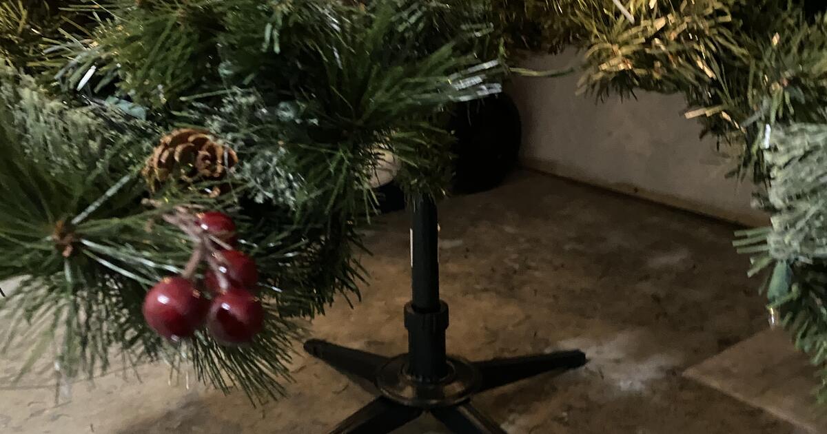 Beautiful Artificial Christmas Tree for 50 in Mount Vernon, WA For