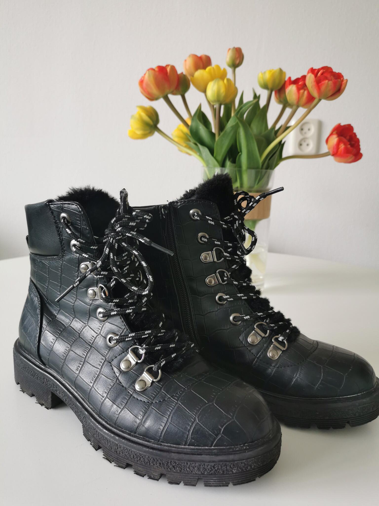Zwarte Laarsjes/ Boots Van Shoeby/ Eksept, 37 Voor 20 € In Breda, NB |  Gratis/Te Koop — Nextdoor