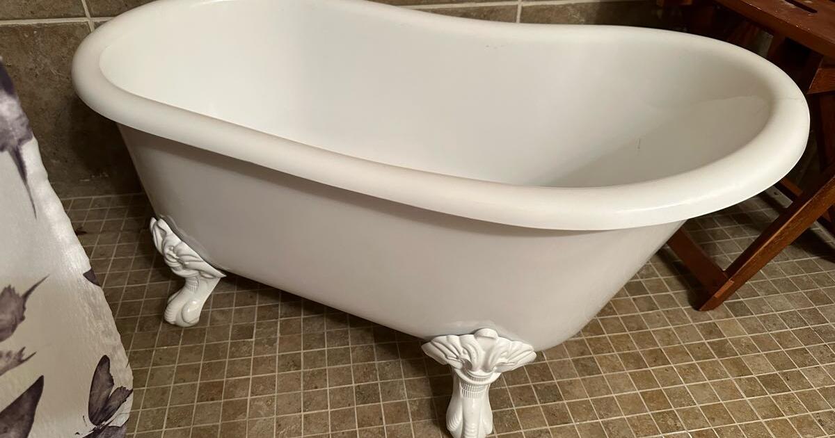 Small clawfoot tub for 75 in Montgomery, TX For Sale & Free — Nextdoor