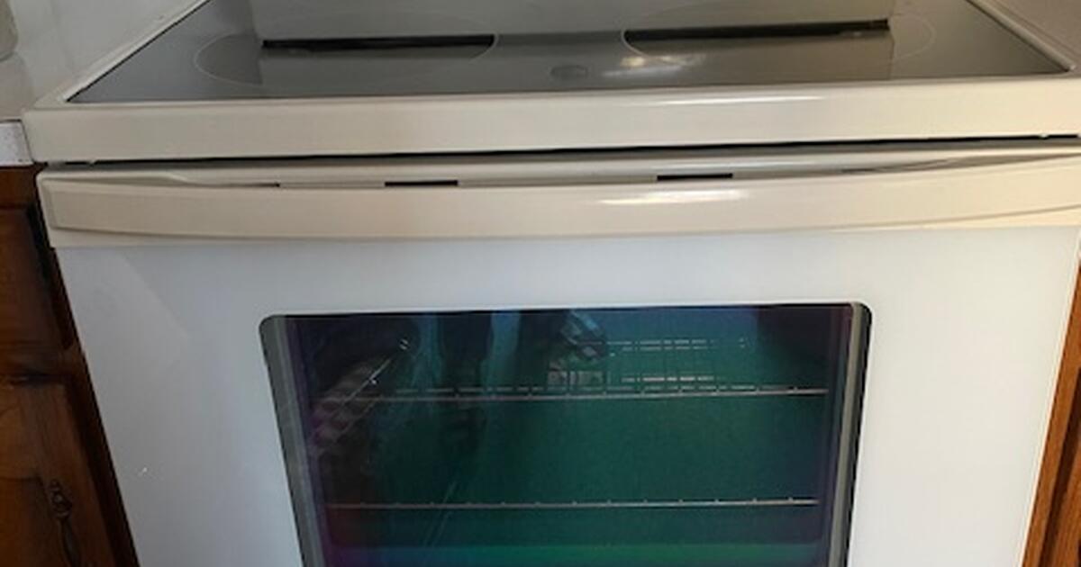 Free circa 1985 stove/oven, dishwasher and fridge for Free in