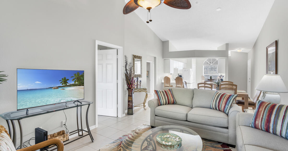 Beautiful Bright & Sunny Furnished 2 BR/2 BA Condo Bonita Springs for