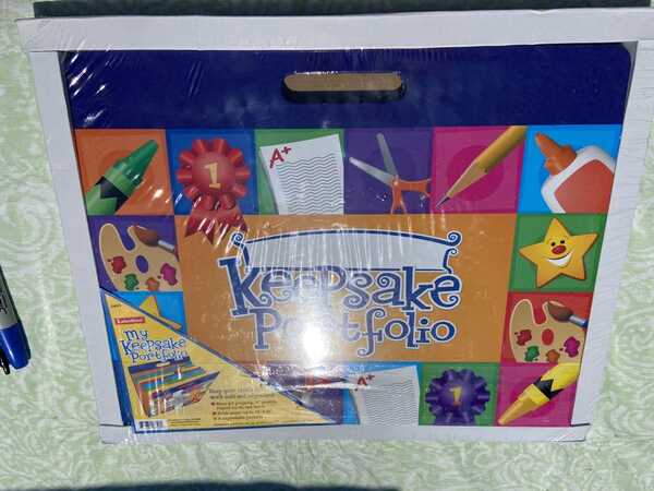 Keepsake Portfolio From Lakeshore Learning For $8 In Castle Rock
