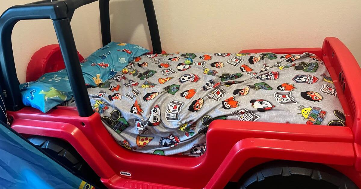 Little Tikes Jeep Wrangler Toddler To Twin Convertible Bed, Red For $150 In  Frisco, TX | For Sale & Free — Nextdoor
