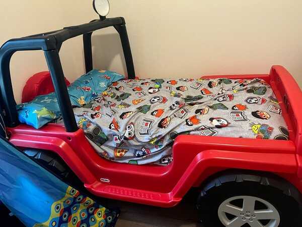 Little Tikes Jeep Wrangler Toddler To Twin Convertible Bed, Red For $150 In  Frisco, TX | For Sale & Free — Nextdoor
