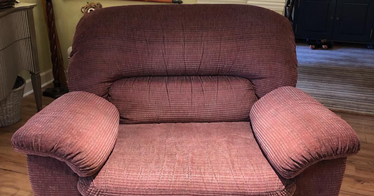 Comfy Recliner for Free in Tallahassee, FL For Sale & Free — Nextdoor