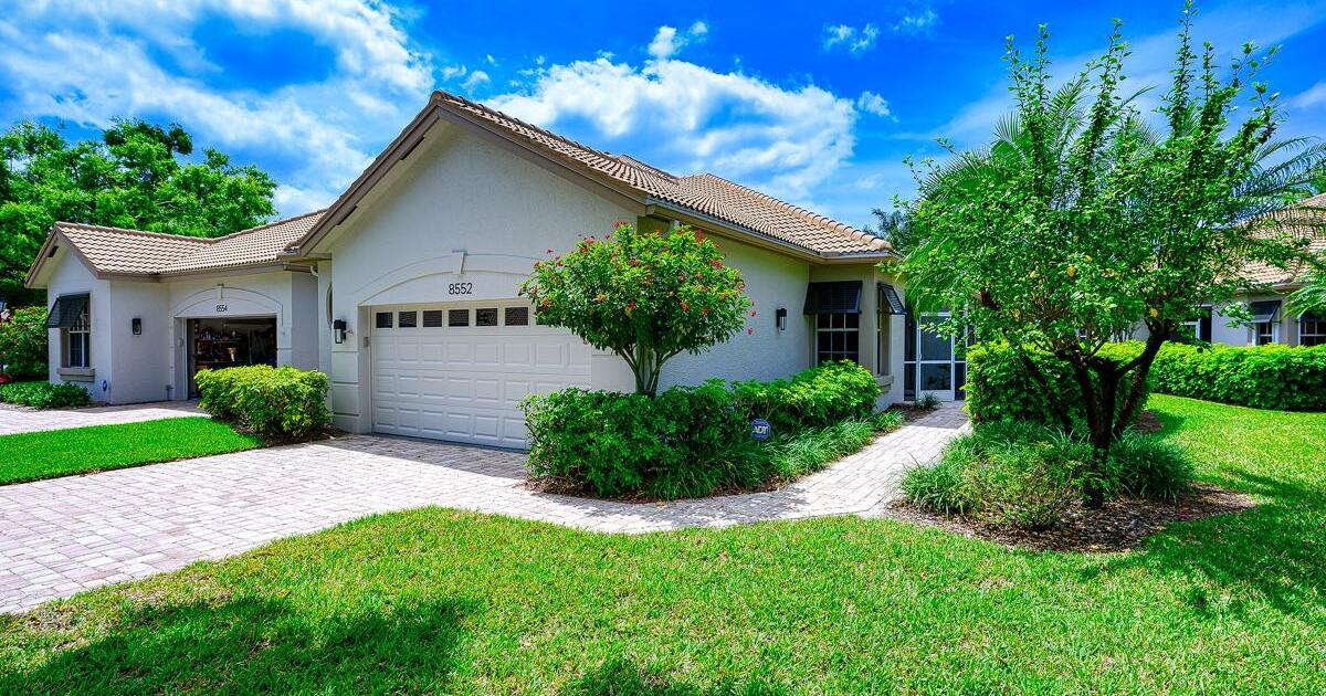 Attached Villa For Sale The Vines Golf Country Club in Estero / Price