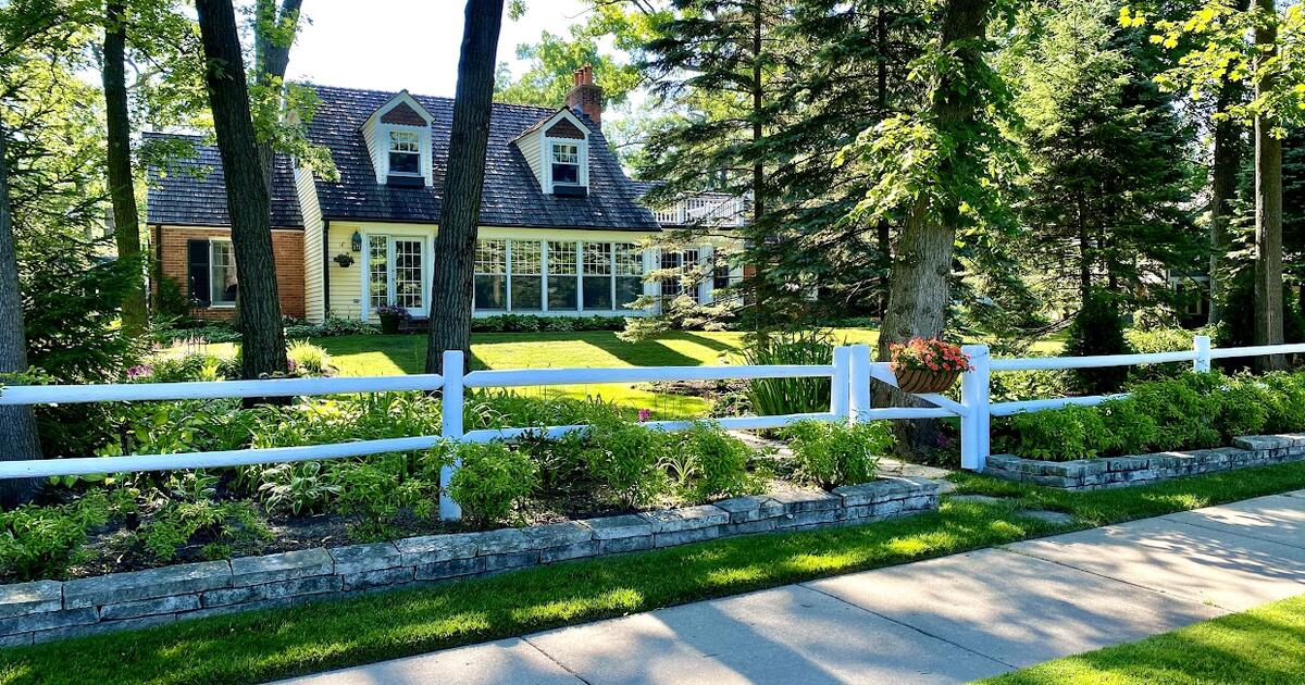 Home for Sale East Lake Forest for 1350000 in Lake Forest, IL For