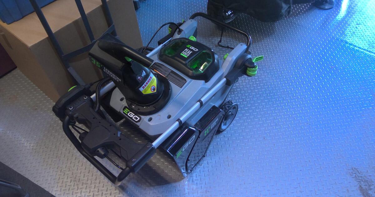 EGO Snowblower SNT2100 Tool Only, Garage Kept! New Scraper Bar! for
