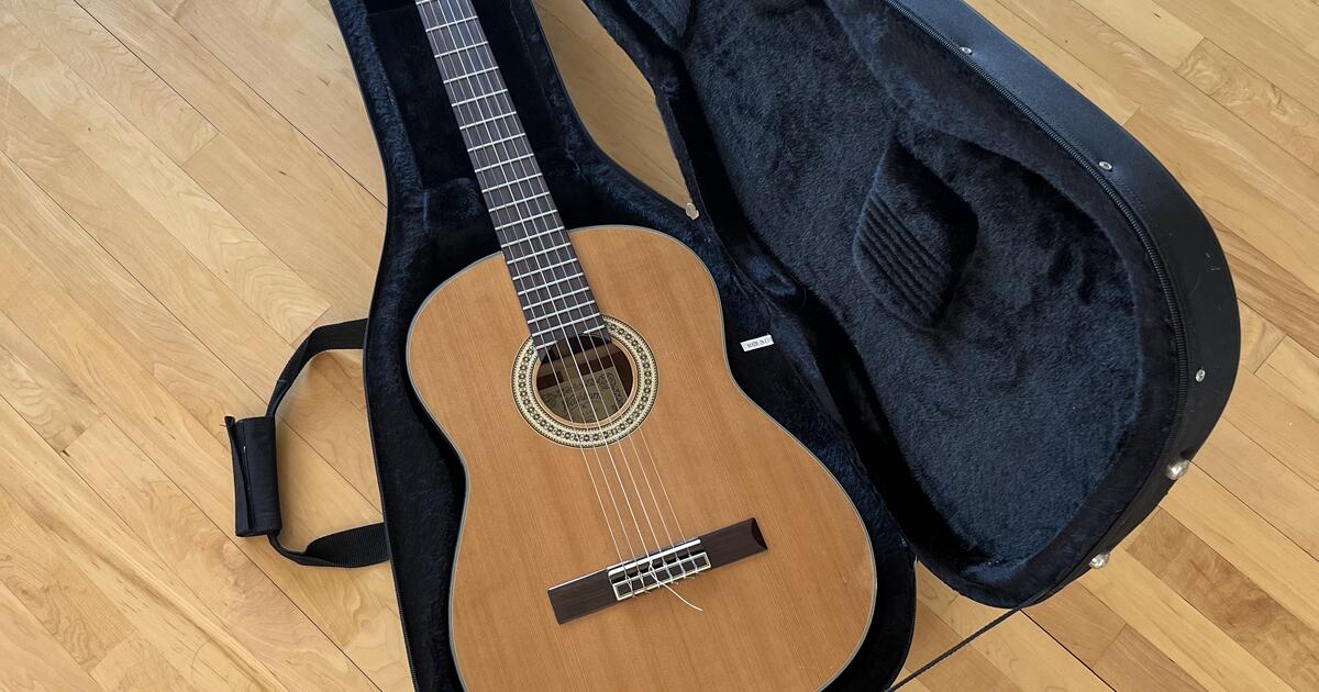 Washburn C80S Classical Acoustic Guitar for 150 in Bellingham, WA