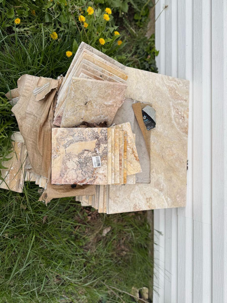 White Floral Ch&elier For $20 In Newark, OH | For Sale White Floral Ch&elier For $20 In Newark, OH | For Sale