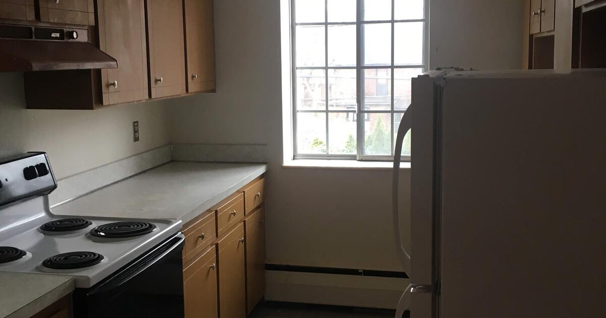 4811 Cadieux Rd Apartment 11 for Rent for 1100 in Grosse Pointe, MI For Sale & Free — Nextdoor