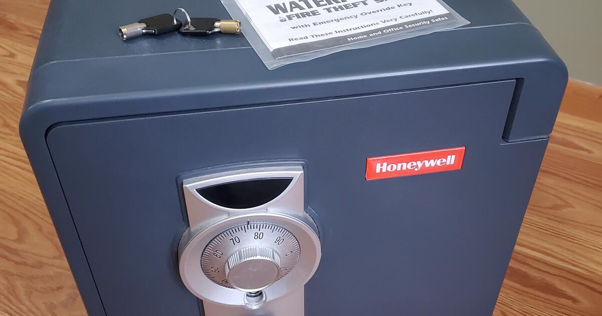 Honeywell Waterproof Fire Theft Safe with Emergency Override Key for 10 in Roscoe, IL For