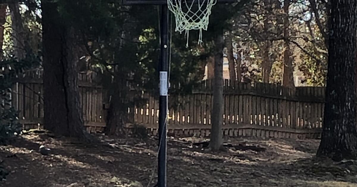 Old basketball goal for Free in Greer, SC Finds — Nextdoor