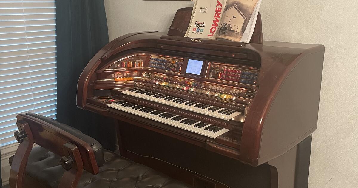 Lowrey SU600 Grand Royale Organ for $700 in Fort Worth, TX | For Sale ...