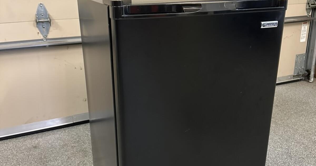 MiniFridge (that acts as MiniFreezer) for Free in Edina, MN For Sale