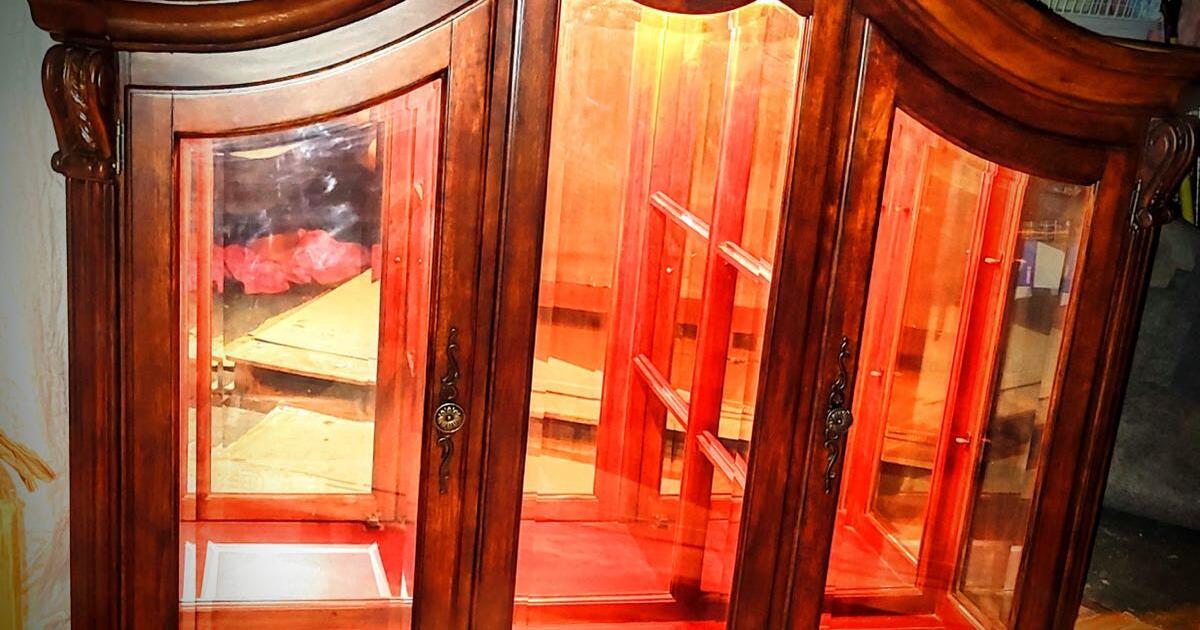 Dining room table w leaves 6 chairs large lighted hutch for 1800 in