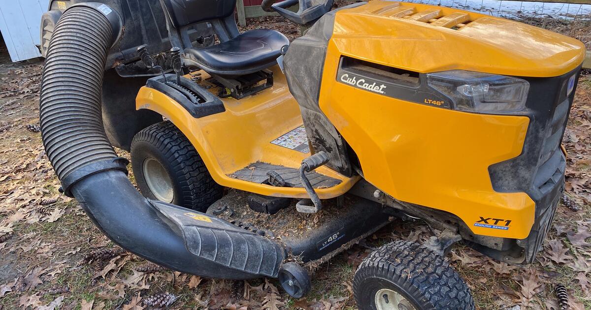 Like New Cub Cadet Lawn Tractor for 1800 in Bolton, MA For Sale