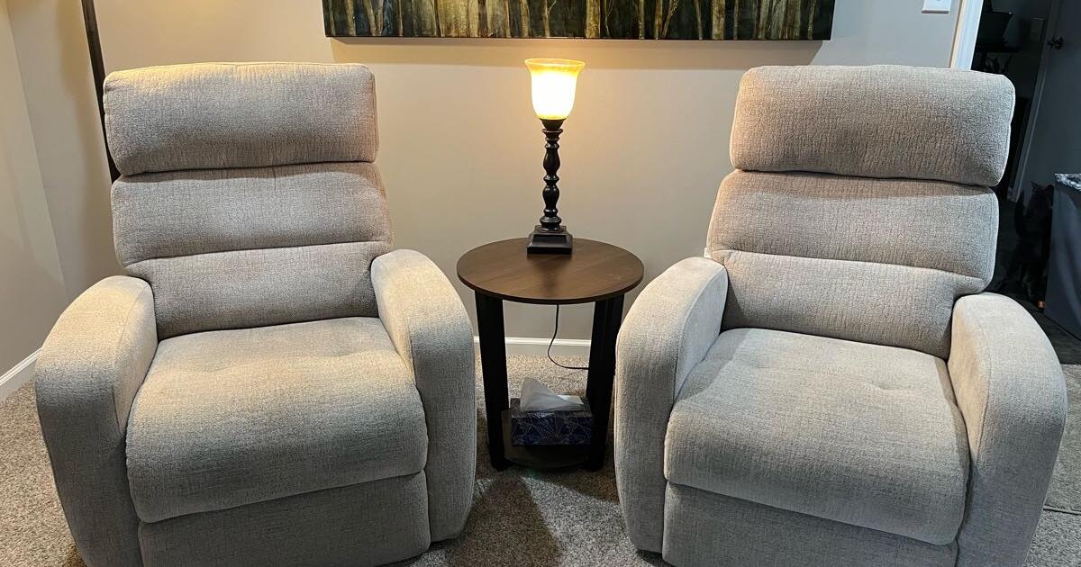 Pair of Recliners with Full Power for 200 in Kansas City, MO For