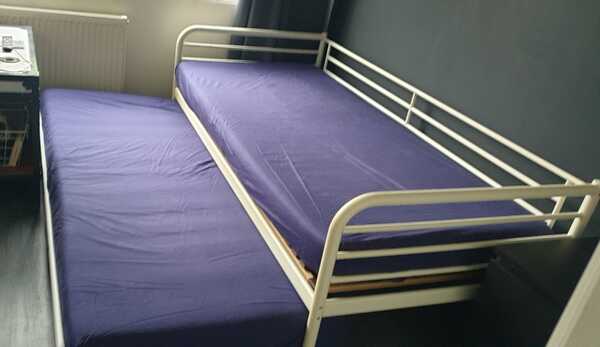 IKEA Bed Met Onderschuifbed-90- 200 Cm- Wit Metaal- Met Voor 100 € In Haarlem, | — Nextdoor