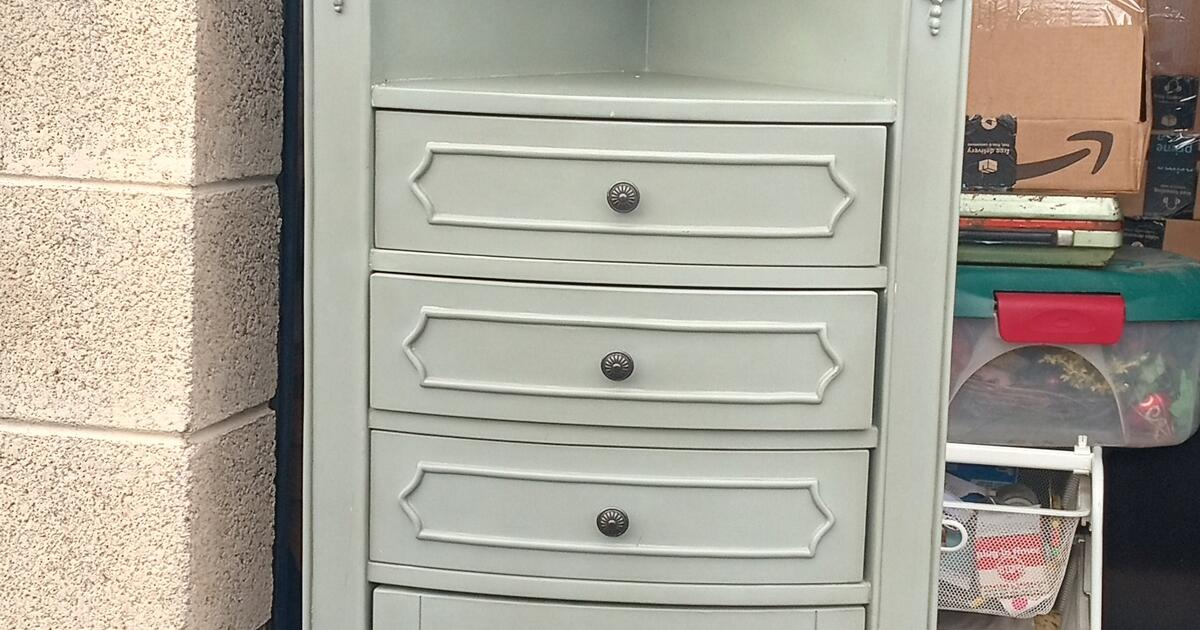 SORTING THROUGH STORAGE UNIT SELLING SOME GREAT STUFF!! ) for