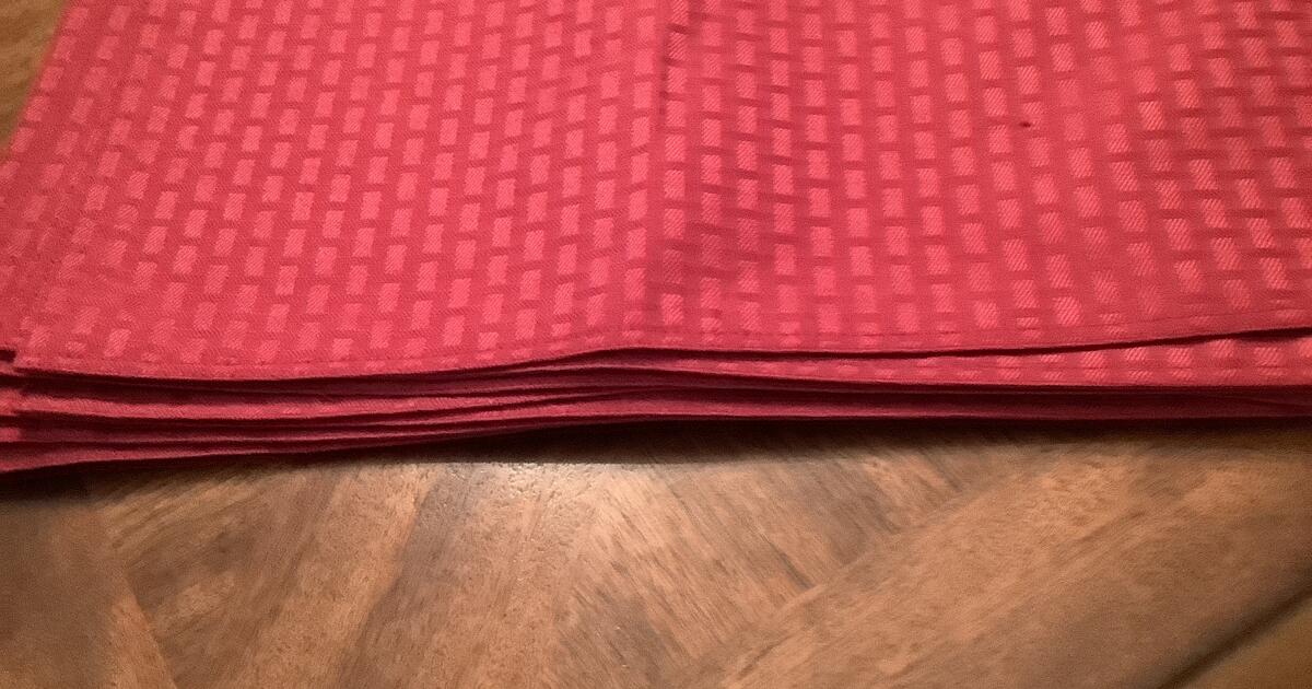 Set of 8 red placemats for 10 in The Villages, FL Finds — Nextdoor