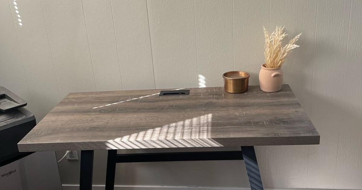 Desks for 110 in Omaha, NE Finds — Nextdoor