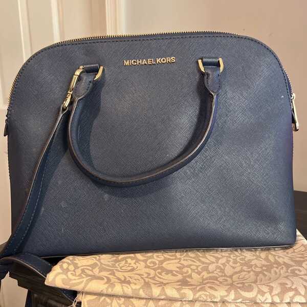 WHAT'S IN MY BAG Michael Kors Emmy Large Saffiano Leather Dome Satchel 