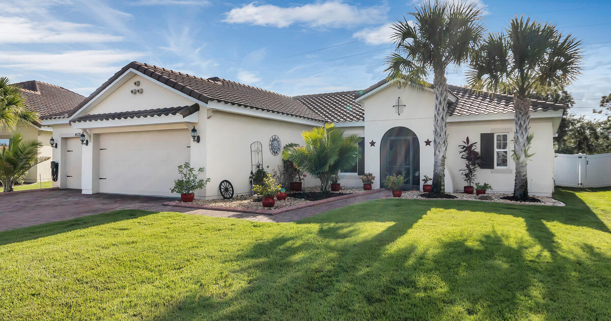 Fantastic home for sale in Isles of Bellalago for 385000 in Kissimmee