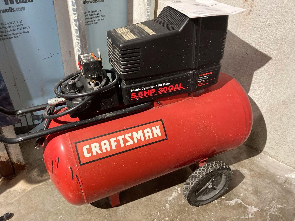 5.5 HP 30 gallon craftsman air compressor. Works great. for Free in ...