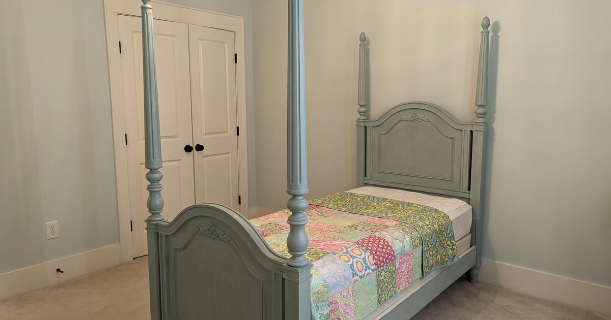 Four Poster Twin Bed Set for 375 in Chapel Hill, NC For Sale & Free