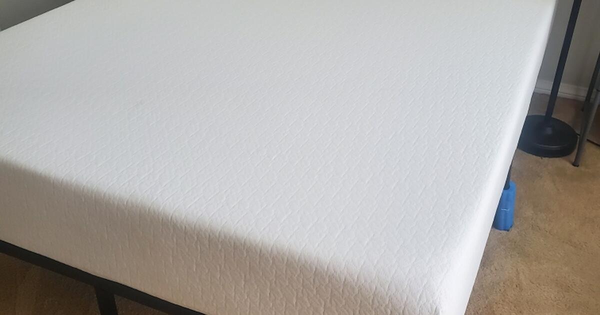 Memory Foam Queen Mattress for 50 in Edmonds, WA For Sale & Free