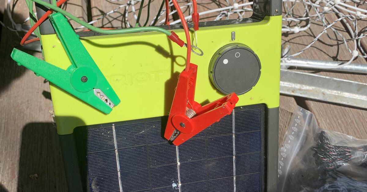 Patriot Sg150 Solar fencing charger with fencing for 250 in Bushkill