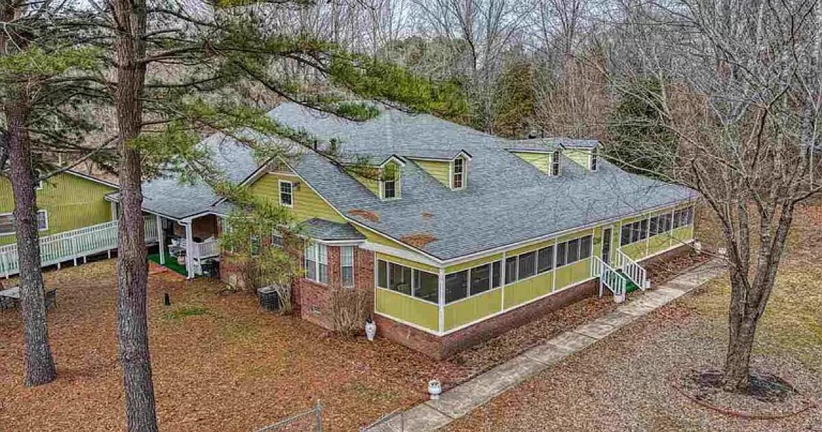 4.6 acres 10 beds 11 baths 6,000 + sqft 4965 Brunswick Rd, Arlington