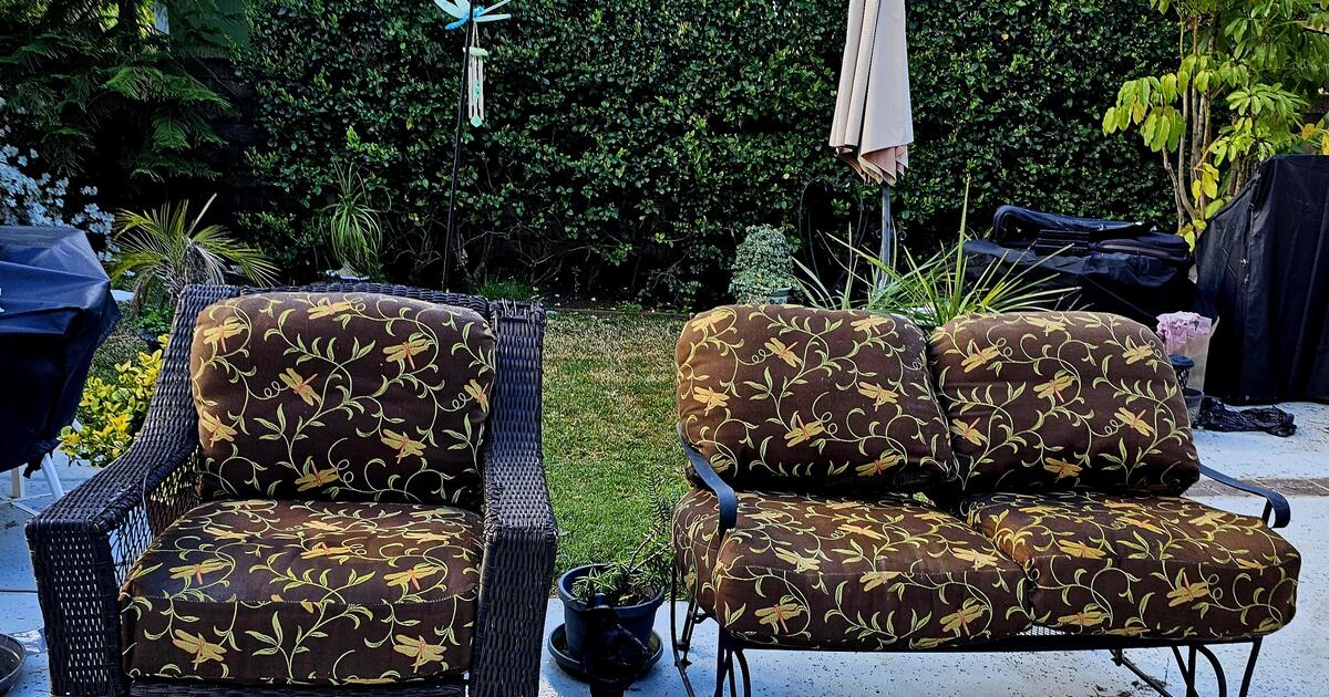 Pool/Patio Furniture Free MUST Pickup Today for Free in Canoga Park, CA