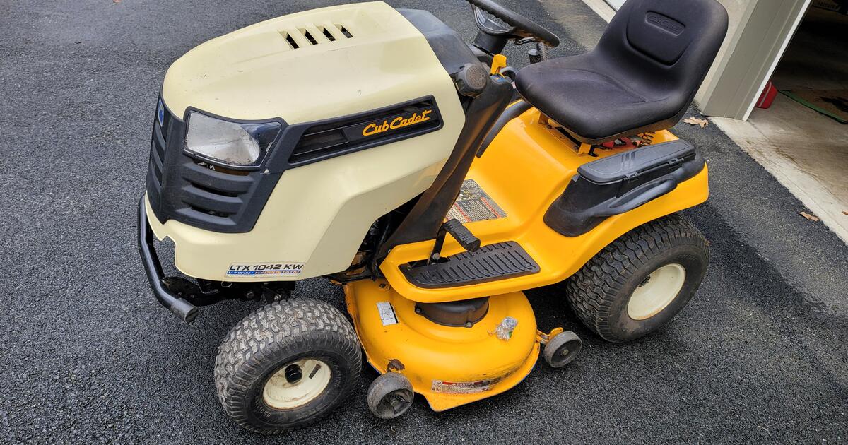 Cub Cadet LTX 1042 Hydrostatic Lawn Tractor for 275 in Sussex, NJ
