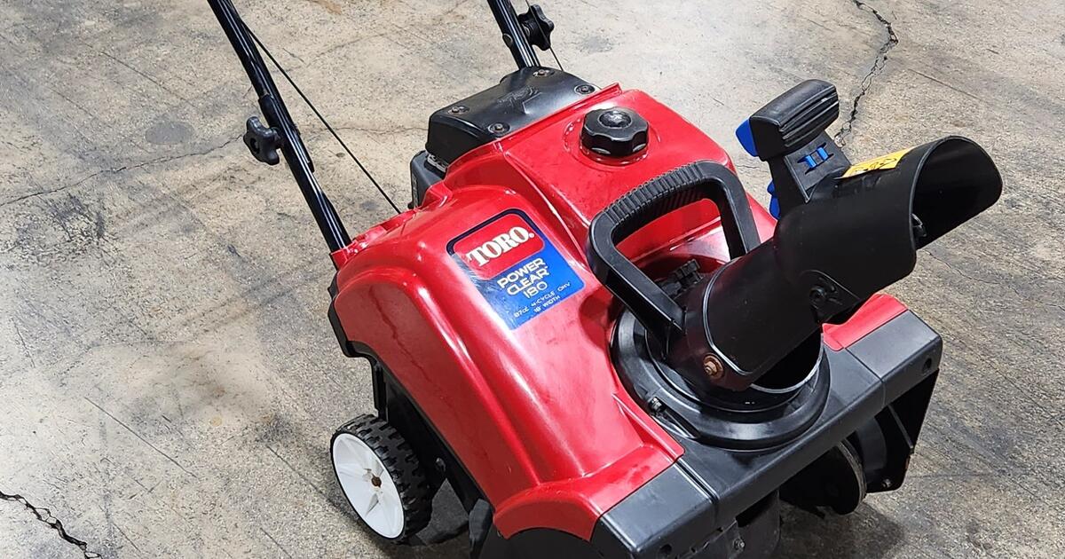Toro Power Clear 180 Snowblower for 300 in Warrenville, IL For Sale