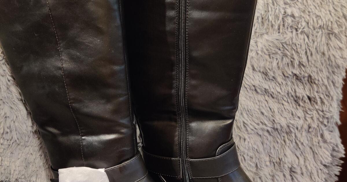 WOMEN'S SIZE 10 BLACK BOOTS 2 PAIRS for 20 in Guerneville, CA