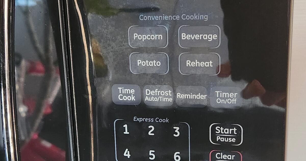 GE household microwave oven used. Model JVM1540LM5CS. November 2011 for