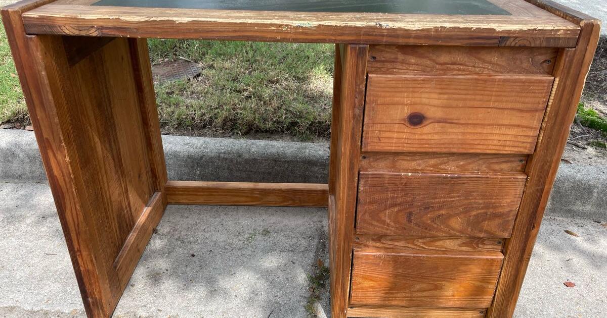 This End Up Desk for Free in Virginia Beach, VA For Sale & Free