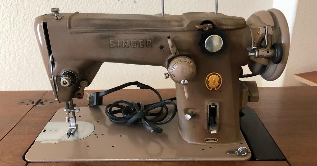 Midcentury Singer Sewing Machine with for Free in Colorado