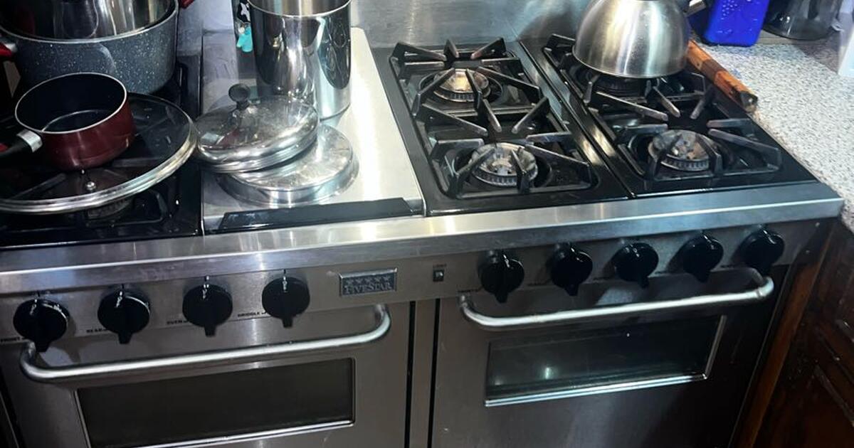 Double oven, flat top grill, and 6 gas burner stover for 450 in