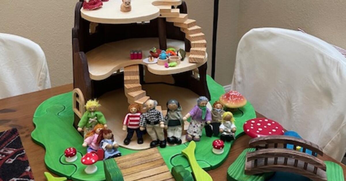 Magical Tree House - Little people, and bunnies with many accessories ...