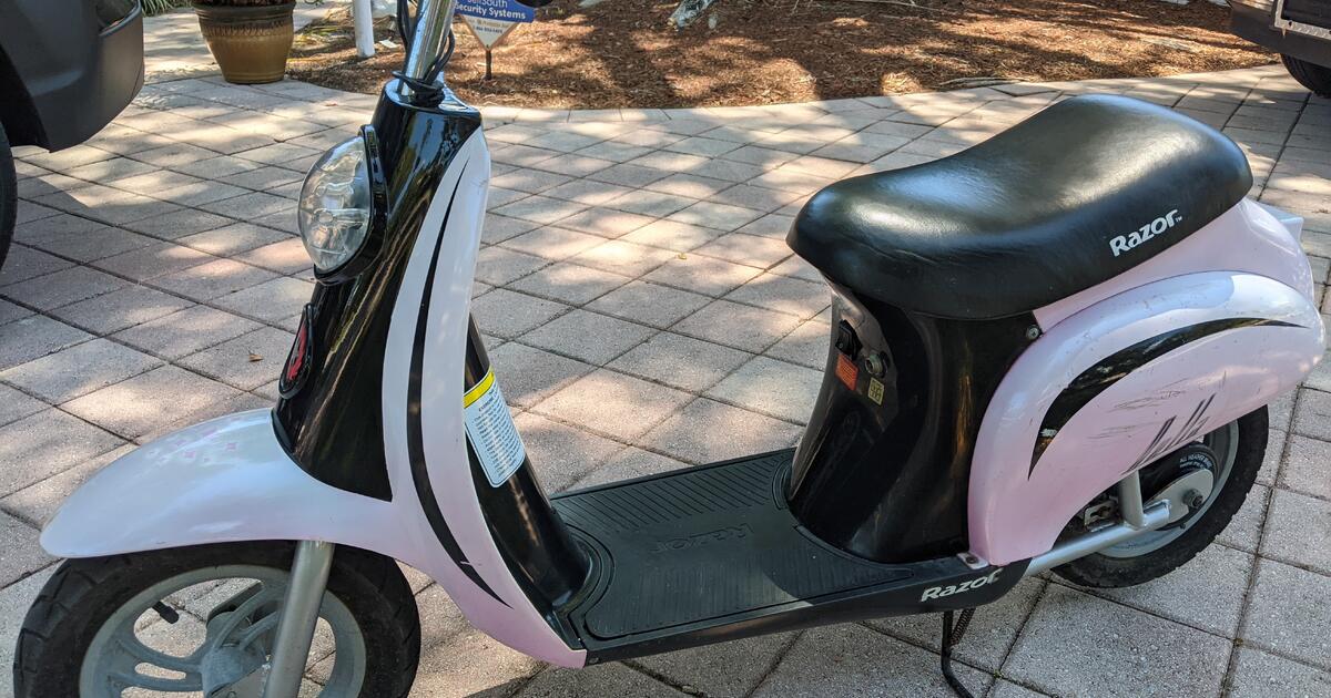 Razor "Bella" electric scooter for 100 in LauderdalebytheSea, FL