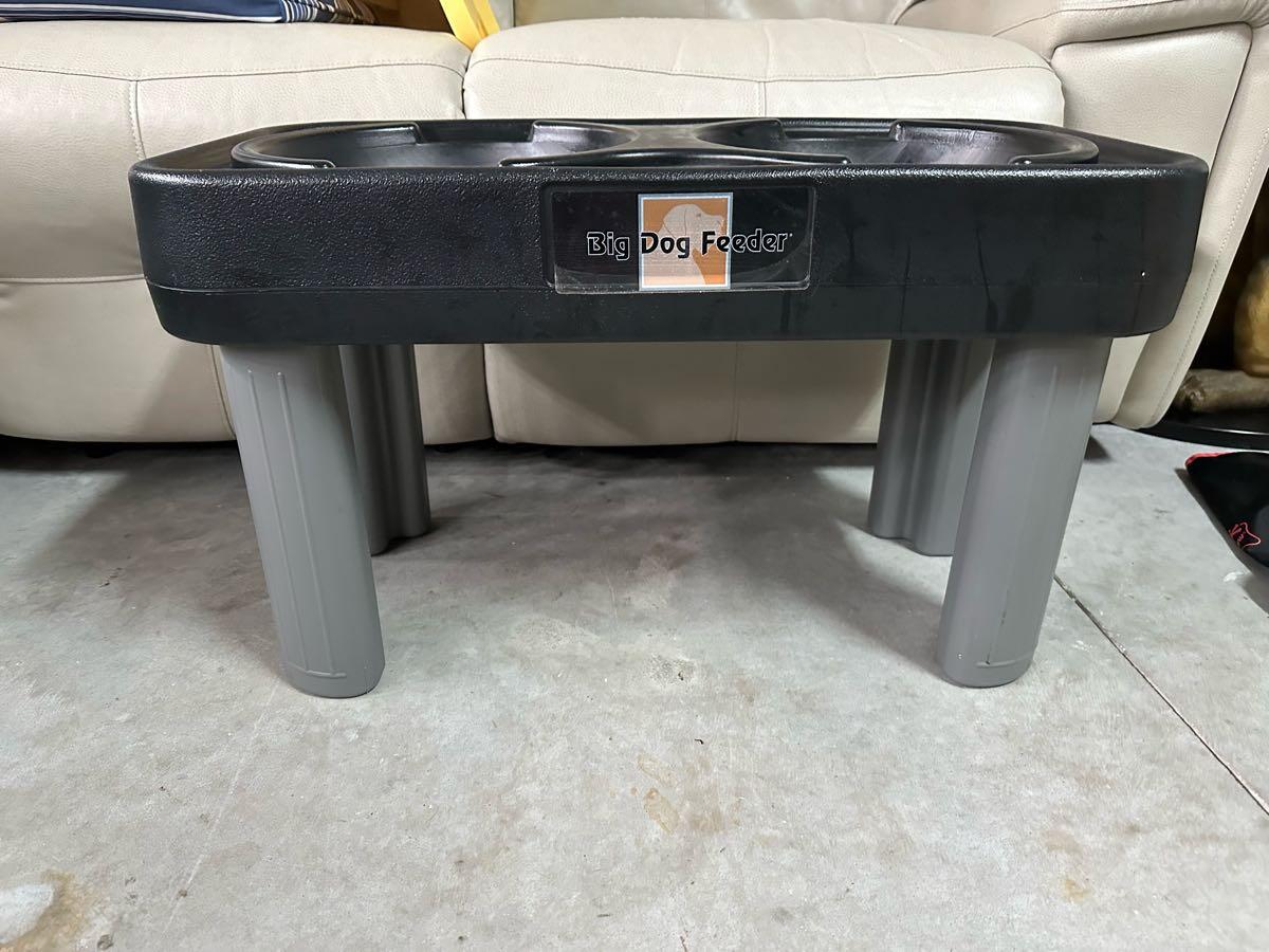 “Big Dog Feeder” 27.5 long x 13 wide x 17 high) for 9 in Ormond Beach